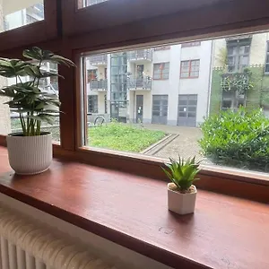 https://modern-city-apartment-l-netflix-l-fast-wifi-l-xbox.find-berlin-hotels.com